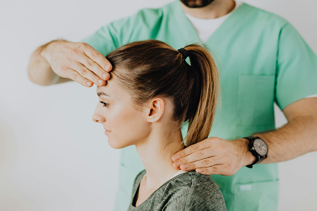 chiropractor examination for neck pain